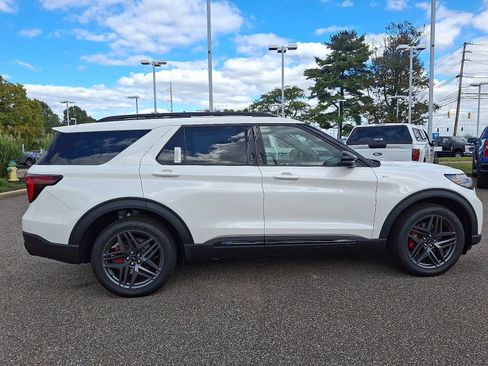 New 2025 Ford Explorer ST-Line w/ Premium Package image 8