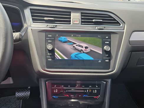 Used 2023 Volkswagen Tiguan SE w/ Panoramic Sunroof Package FWD image 22