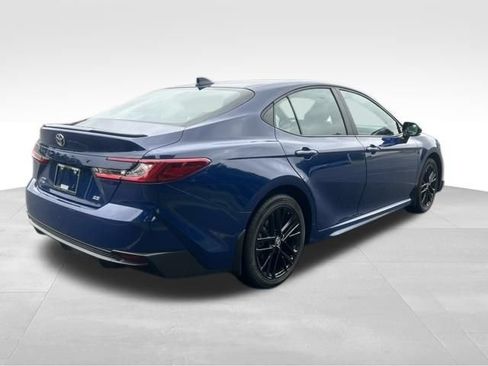 Used 2025 Toyota Camry SE w/ Multimedia Upgrade Package AWD/4WD image 5