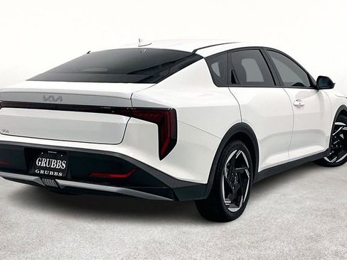 Used 2025 Kia K4 EX image 2