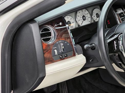 Used 2012 Rolls-Royce Ghost RWD image 28