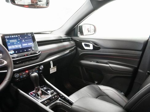 New 2026 Jeep Compass Trailhawk image 18