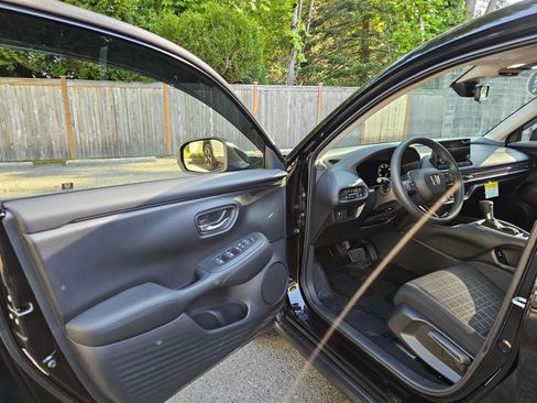 Certified 2025 Honda HR-V LX image 21