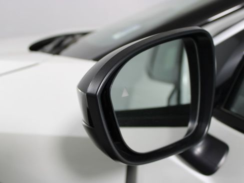 Used 2023 Nissan Ariya FWD image 26