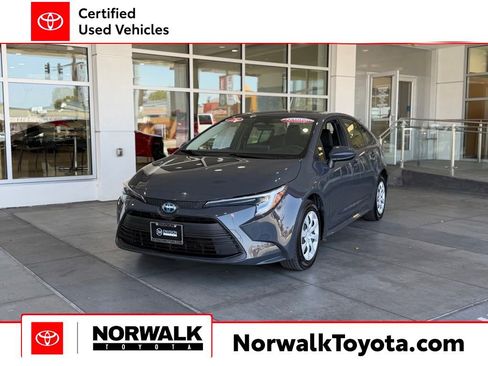 Certified 2025 Toyota Corolla LE FWD image 1