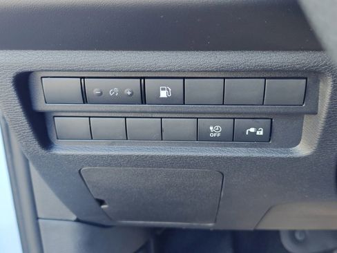 New 2025 Mitsubishi Outlander ES image 17