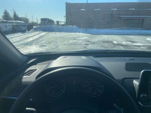 Used 2025 Nissan Altima 2.5 SV image 34