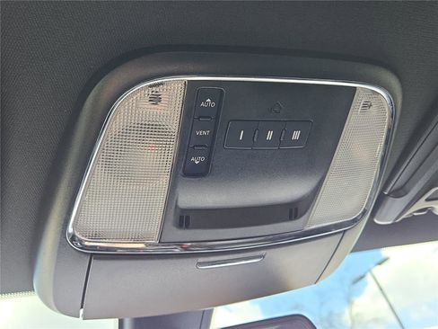 Used 2022 Dodge Charger R/T w/ Blacktop Package image 25