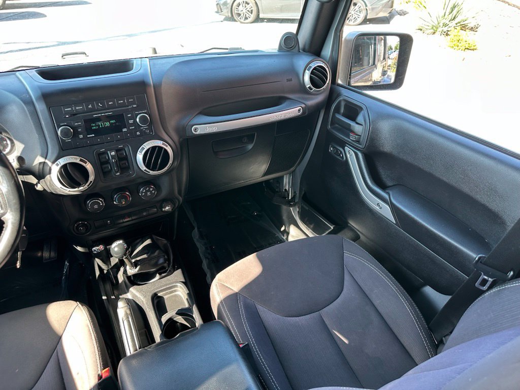 Used 2014 Jeep Wrangler Unlimited Sahara w/ Connectivity Group AWD/4WD image 24