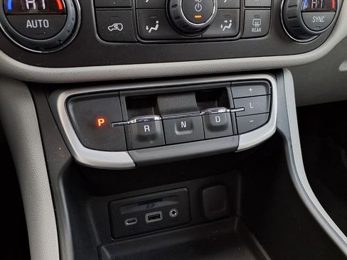 Certified 2022 GMC Terrain SLT w/ Tech Package image 11