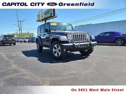 Used 2018 Jeep Wrangler Unlimited Sahara w/ Connectivity Group AWD/4WD image 1