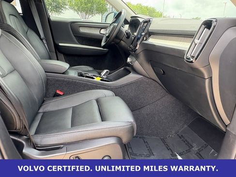 Certified 2025 Volvo XC40 B5 Plus AWD/4WD image 33