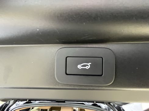 Certified 2025 Land Rover Range Rover SE AWD/4WD image 35