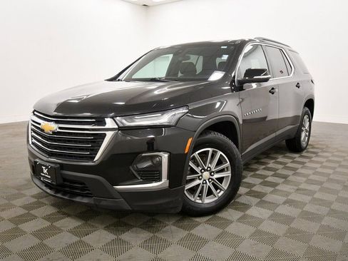 Used 2023 Chevrolet Traverse LT image 2