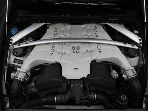 Used 2011 Aston Martin V12 Vantage Coupe image 28
