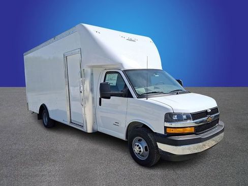 New 2026 Chevrolet Express 4500 w/ Power Convenience Package RWD image 2