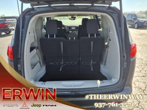 Used 2023 Chrysler Voyager LX image 11