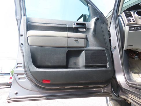 Used 2011 Toyota Tundra 4x4 Double Cab w/ Tow Pkg image 35