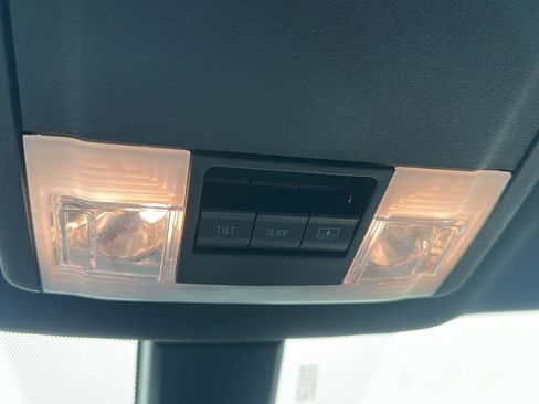 Used 2018 Ford Explorer Platinum AWD/4WD image 24