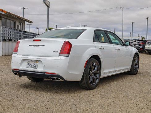 Used 2023 Chrysler 300 Touring L image 4