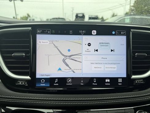 Used 2025 Chrysler Pacifica Select FWD image 22