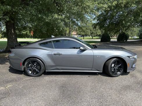 Used 2025 Ford Mustang GT RWD image 2