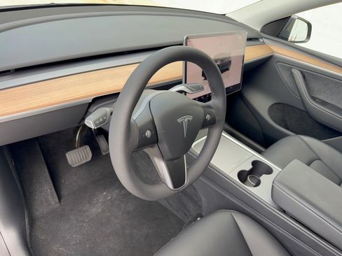 Used 2023 Tesla Model Y Long Range AWD/4WD image 4
