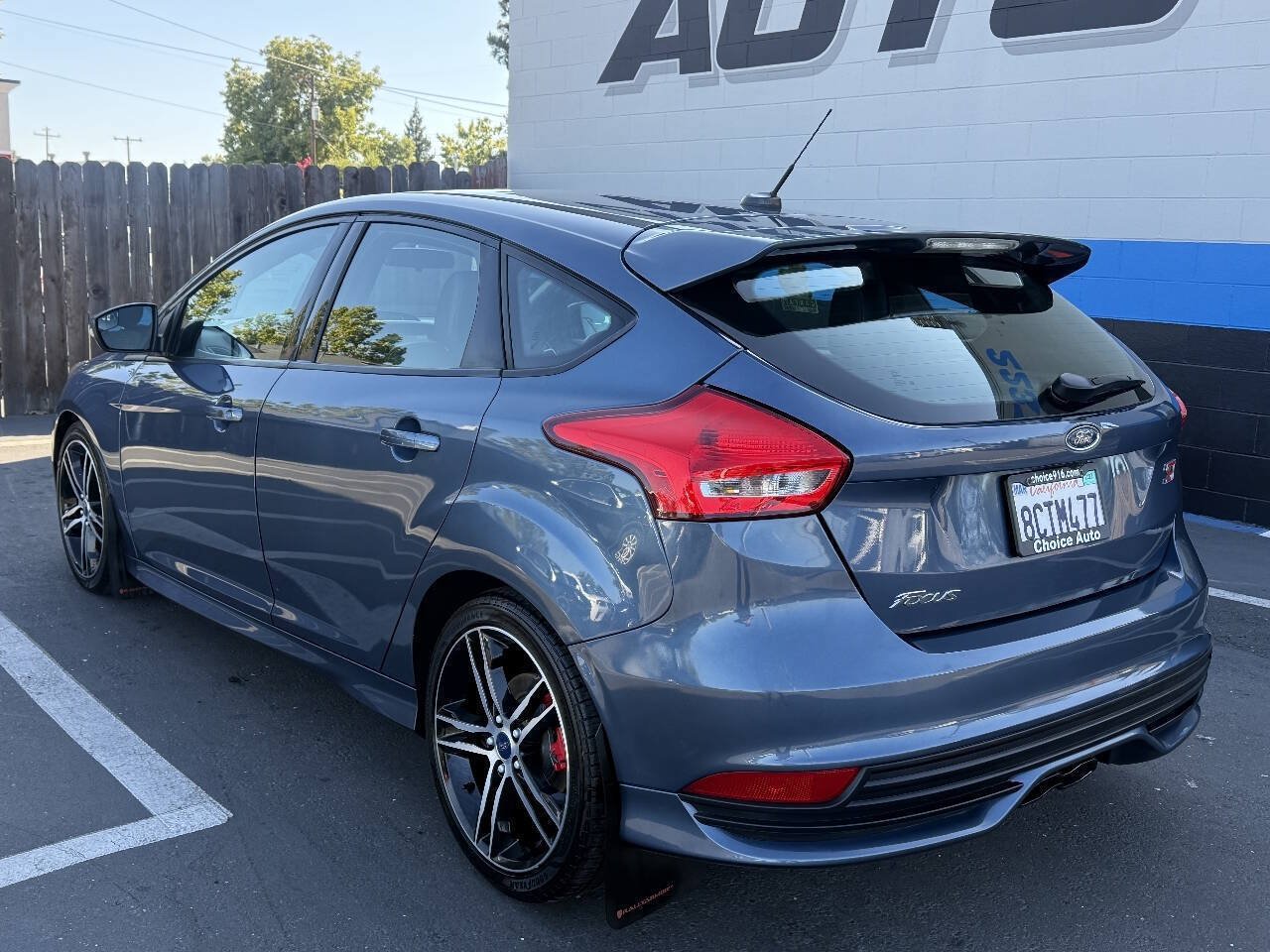 Used 2018 Ford Focus ST w/ Equipment Group 401A FWD image 4