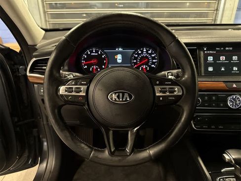 Used 2018 Kia Cadenza Technology image 17