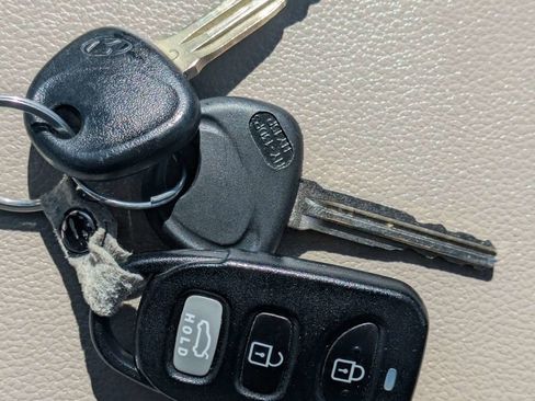 Used 2017 Hyundai Elantra SE FWD image 30