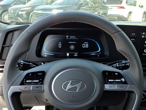 Certified 2025 Hyundai Elantra Sport image 18