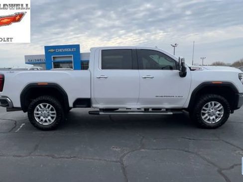 Used 2024 GMC Sierra 2500 SLT w/ SLT Premium Package image 9