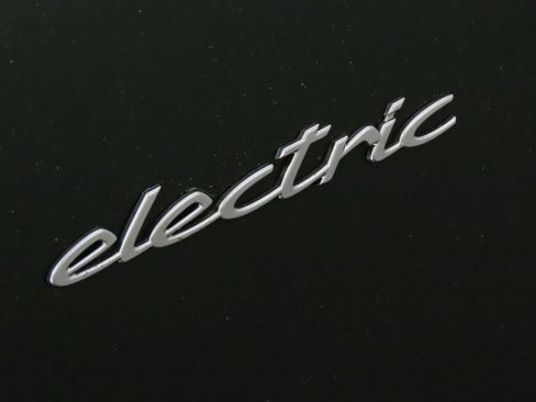 Certified 2025 Porsche Macan 4S Electric AWD/4WD image 13