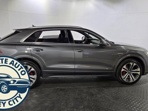 Used 2019 Audi Q8 Prestige w/ Luxury Package image 8