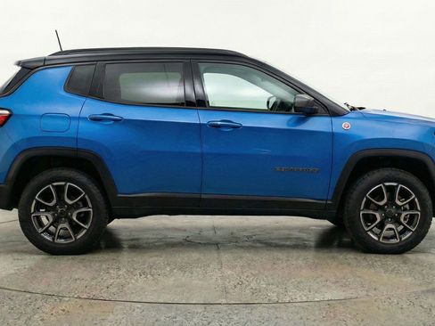 Used 2025 Jeep Compass Trailhawk AWD/4WD image 11