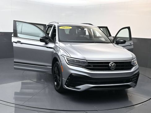 Used 2022 Volkswagen Tiguan SE R-Line AWD/4WD image 31