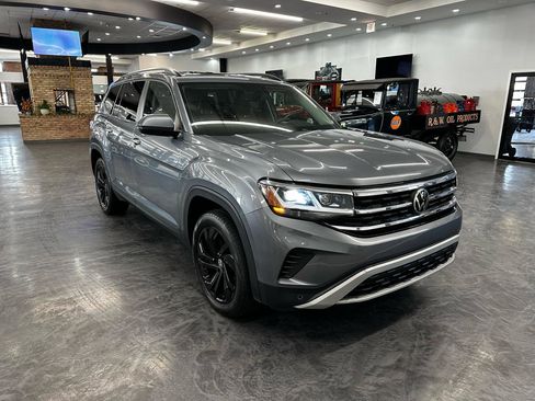 Used 2022 Volkswagen Atlas SE w/ Panoramic Sunroof Package FWD image 3