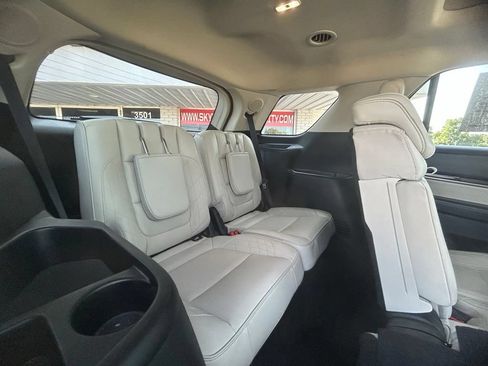 Used 2018 Ford Explorer Platinum AWD/4WD image 11