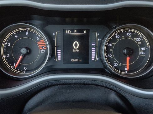 Used 2018 Jeep Cherokee Latitude Plus w/ Cold Weather Group FWD image 23