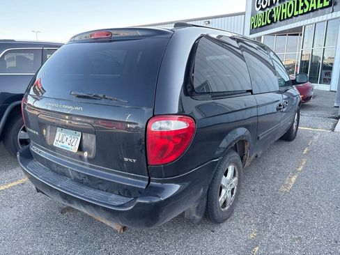 Used 2005 Dodge Grand Caravan SXT FWD image 4