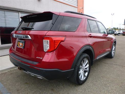 Used 2021 Ford Explorer XLT w/ Equipment Group 202A AWD/4WD image 3