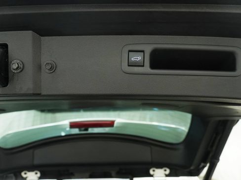 Used 2020 Toyota Highlander Limited AWD/4WD image 8