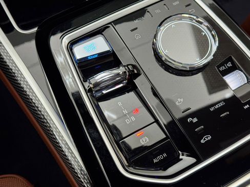 Used 2023 BMW i7 xDrive60 image 36