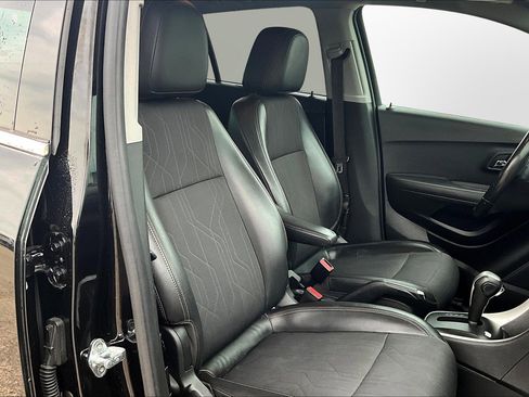 Used 2019 Chevrolet Trax LT w/ LT Convenience Package image 7