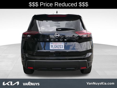 Used 2024 Nissan Rogue SV FWD image 28