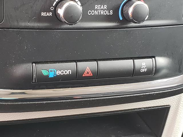 Used 2018 Dodge Grand Caravan SE w/ UConnect Hands-Free Group FWD image 25