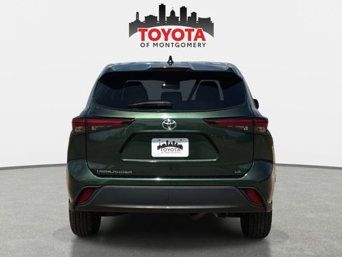Used 2024 Toyota Highlander LE image 4