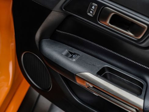 Used 2021 Ford Mustang Shelby GT500 w/ Technology Package image 88