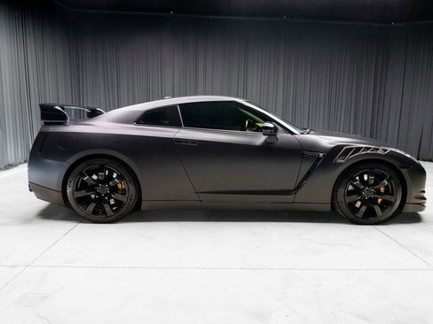 Used 2009 Nissan GT-R Premium AWD/4WD image 16