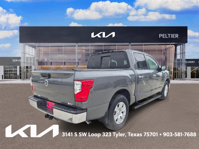 Used 2017 Nissan Titan SV RWD image 4